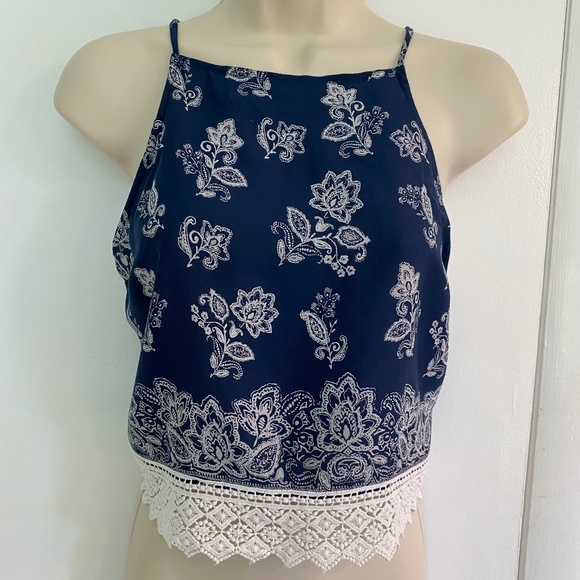 Like New Abercrombie & Fitch Tie Back Top - Picture 2 of 8